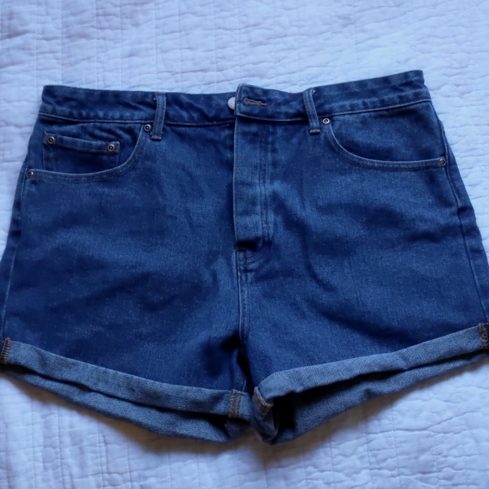 Women's Forever 21 cuffed denim shorts
